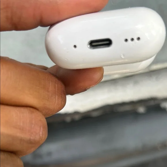 Apple White Wireless Earbuds